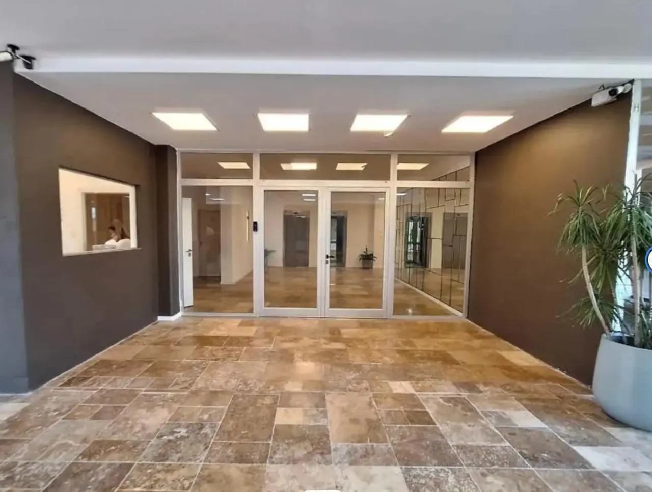 VENTA con renta - Departamento 2 amb c/cochera en DELTA CENTER NORDELTA 4