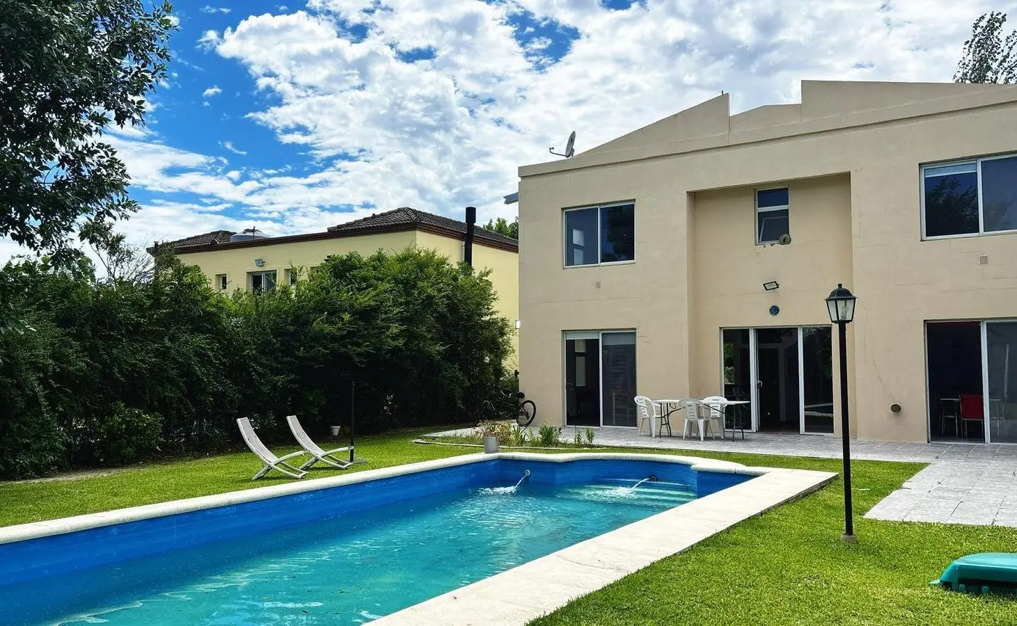 OPORTUNIDAD | Casa en venta en San Isidro con jardín y pileta – Nuevo valor 2