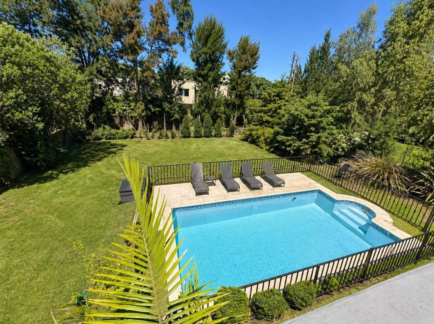 Hermosa casa en venta en Barrio San Francisco 5