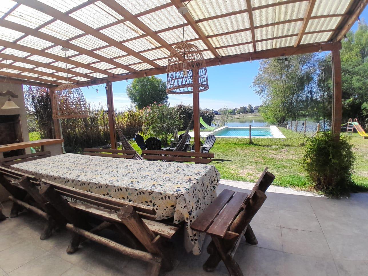 Casa en Venta a la Laguna en Cantón - Norte