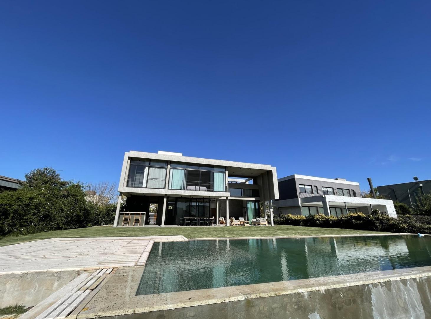 Casa en Venta a la Laguna en El Cantón - Islas, Escobar