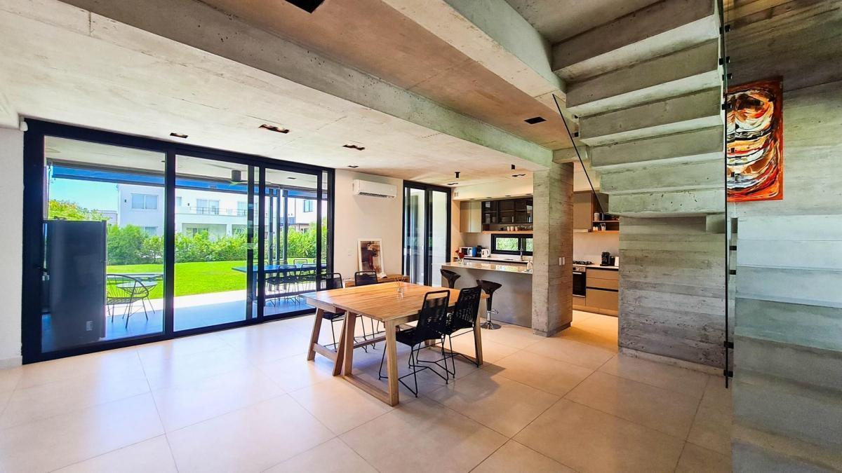 Casa en Ceibos, Puertos del Lago - Diseño Piscina y Full Equipamiento.