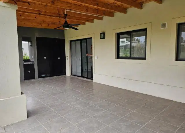 Venta Con Renta en Santa Elena Pilar del Este 4