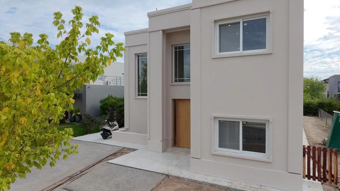 Casa contemporánea en Puertos del Lago | Barrio Araucarias, 4 Hab (3 en suite), diseño y amplitud 4