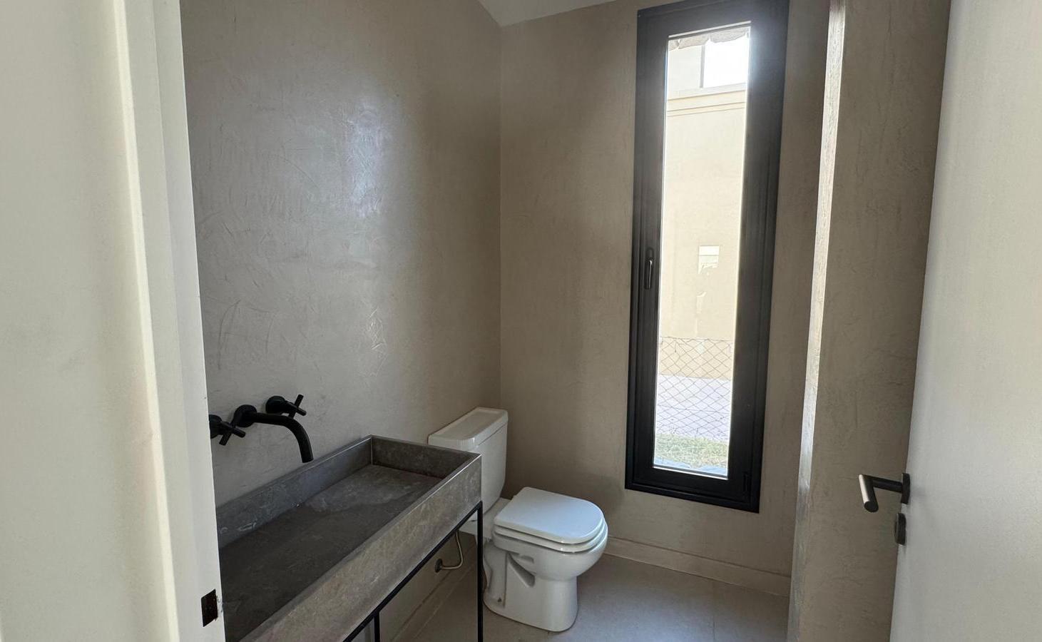 Casa en venta a la Laguna en Santa Ana, Villanueva