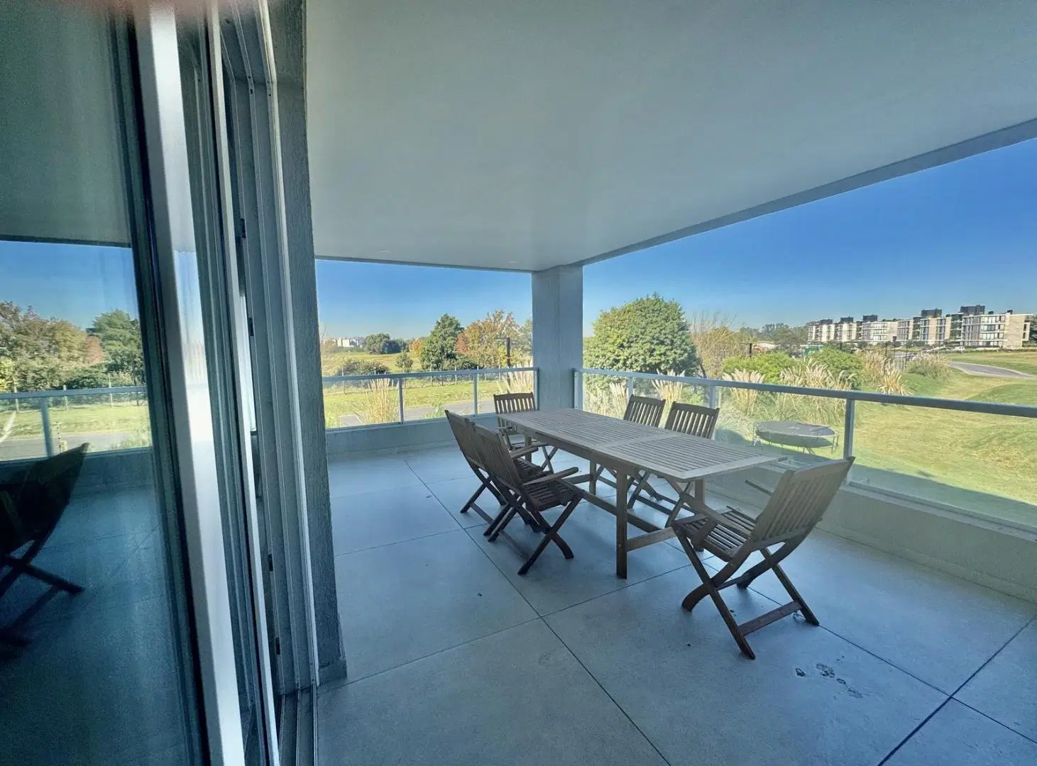 Departamento en Venta de 4 ambientes en Pilar 3