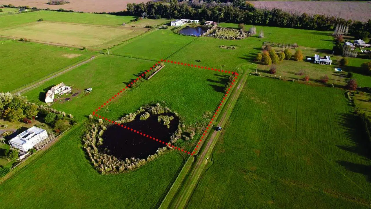 RETASADO. FINANCIA! Chacra de 1,2 ha con laguna propia en Santa María de Lobos Polo Club 5