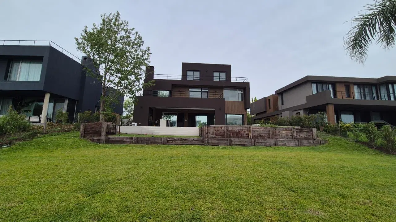 Casa Muy Linda - El Yacht 2