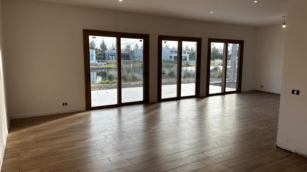 Foto de Casa a la Laguna en Venta - El Naudir Aguas Privadas, imagen 3