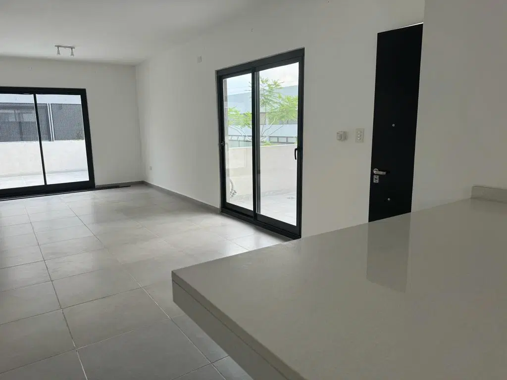 Venta de Duplex de 3 ambientes en Pacheco / Benavidez 2