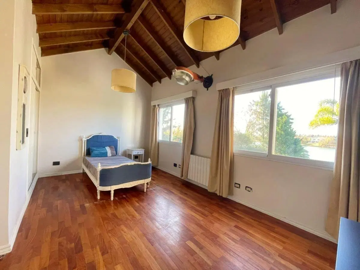 Casa en Alquiler a la laguna - Barrio Altamira 5
