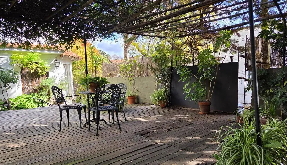 OPORTUNIDAD! Casa en Venta con Gran lote. AT INVERSORES!!! Uriburu al 500 Esquina Av Libertador 3