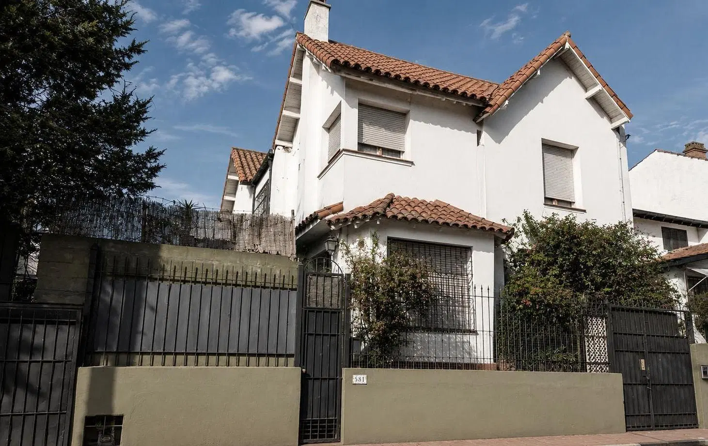 OPORTUNIDAD! Casa en Venta con Gran lote. AT INVERSORES!!! Uriburu al 500 Esquina Av Libertador 4