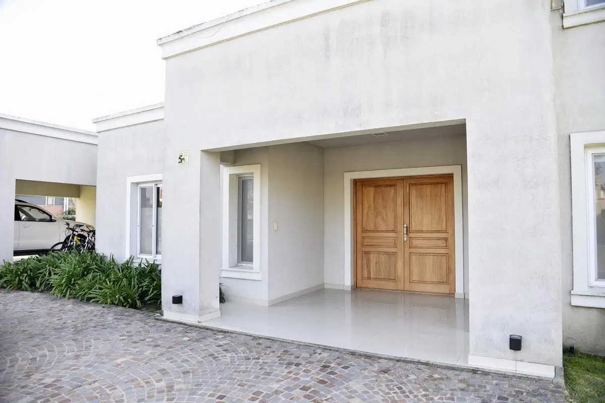 CASA EN VENTA LOTE AL GOLF - NORDELTA 5