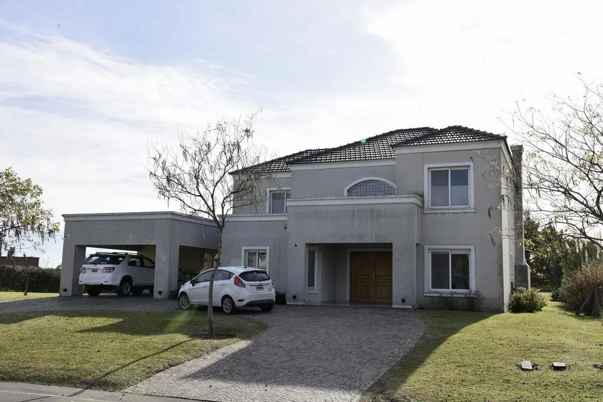 CASA EN VENTA LOTE AL GOLF - NORDELTA 2
