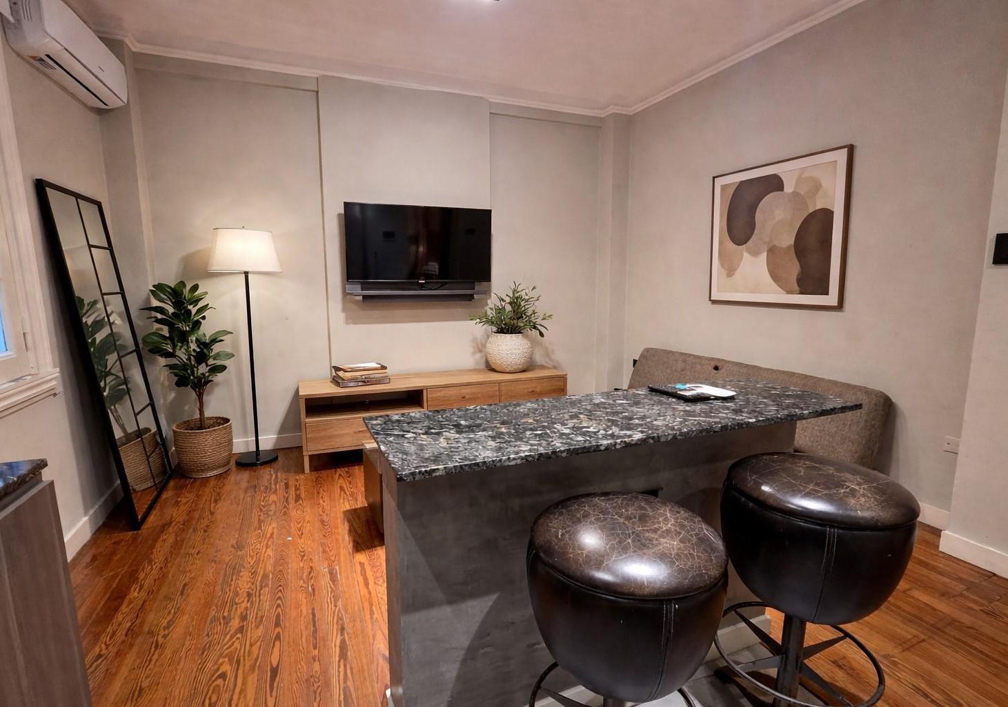 Tucuman 800 Piso CF Venta 2 ambientes San Nicolas Refaccionado!