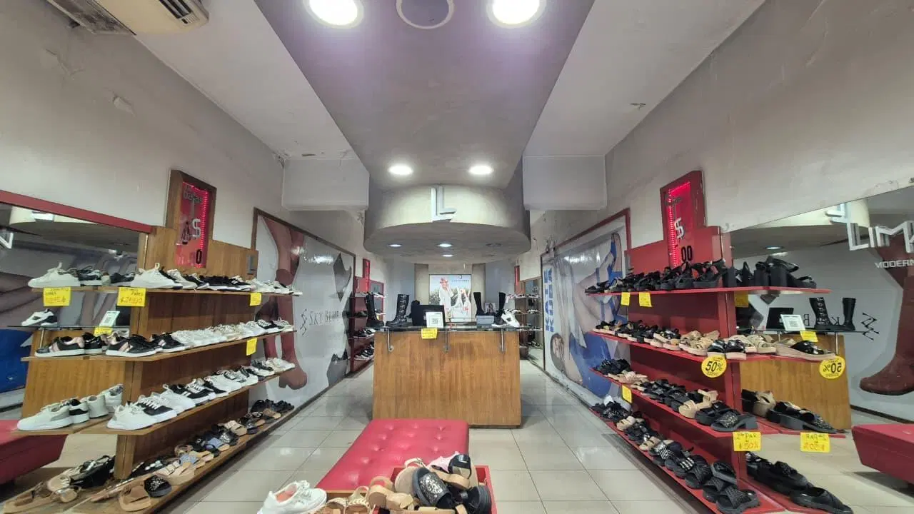 Venta Local en Liniers en zona alto transito 3