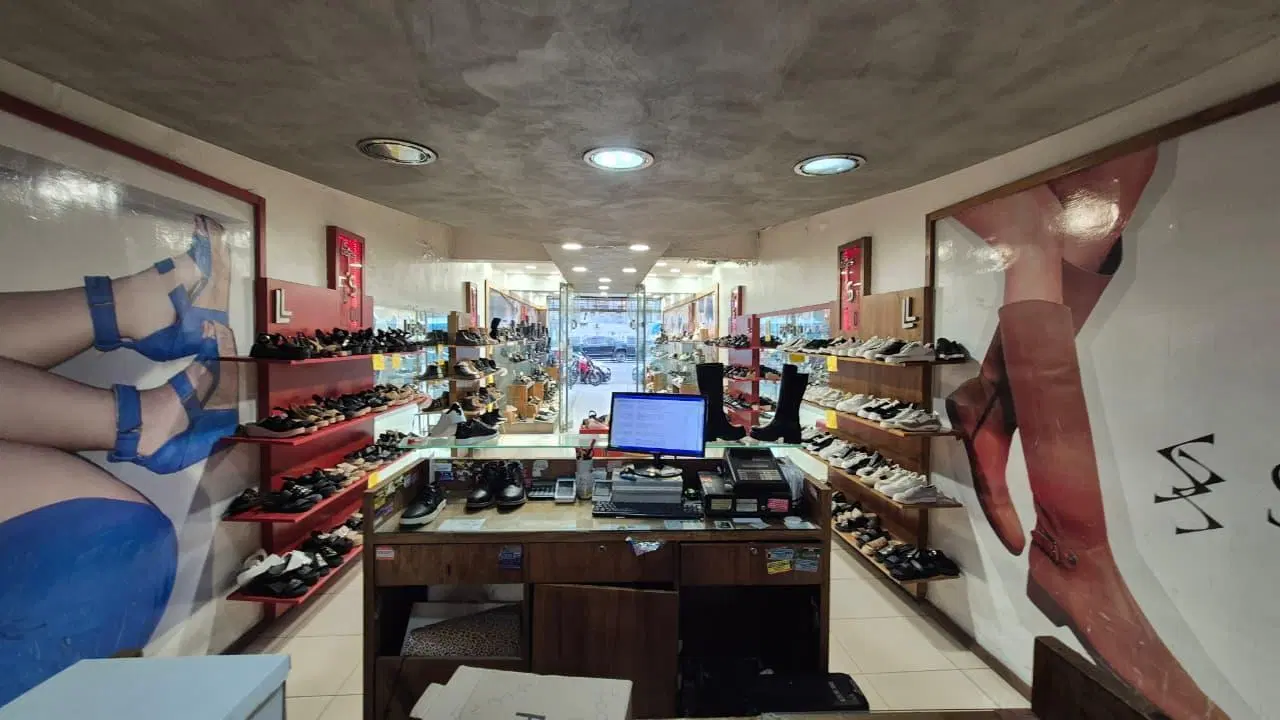 Venta Local en Liniers en zona alto transito 2