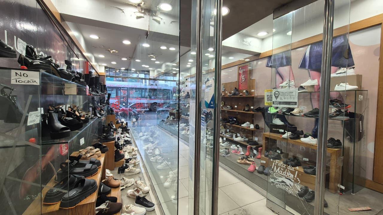 Venta Local en Liniers en zona alto transito