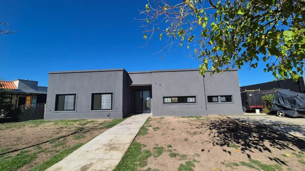 VENTA Casa en una planta a estrenar Canton Norte a espejo de agua 2