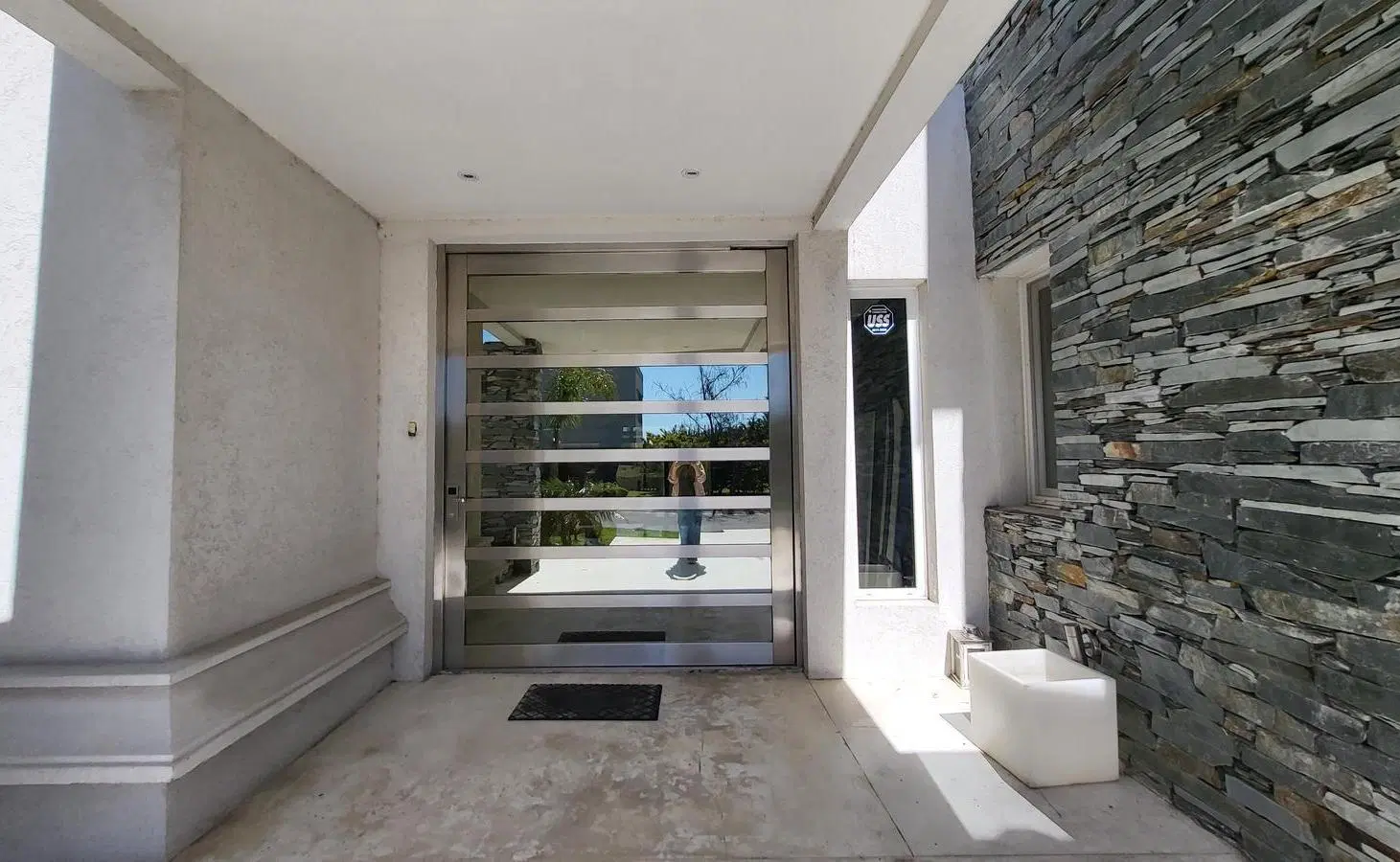 Casa en Venta a la Laguna en Los Alisos - Nordelta - Acepta permuta 2