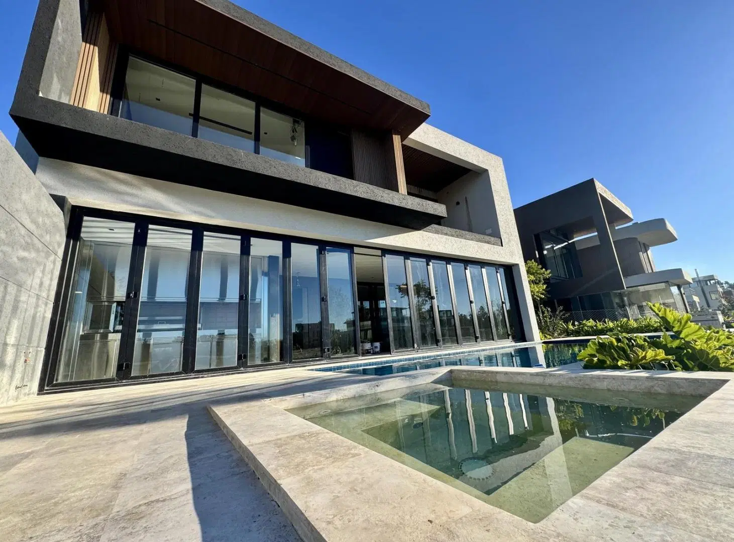 Moderna Casa al Río en Venta - Con Amarra - a Estrenar 4