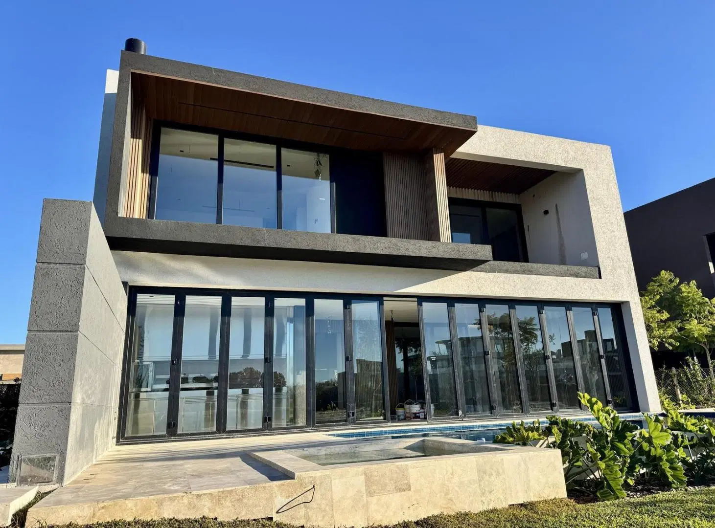 Moderna Casa al Río en Venta - Con Amarra - a Estrenar 2