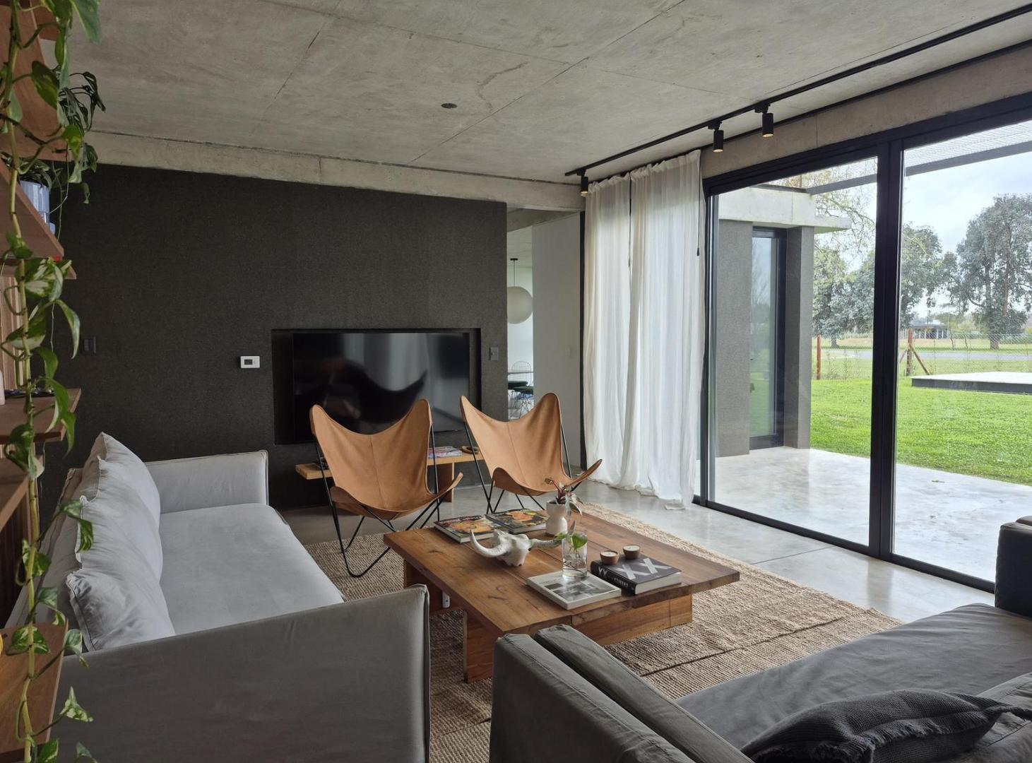 Foto de Casa sobre lote interno con piscina en Azzurra Tortugas, Pilar, imagen 2