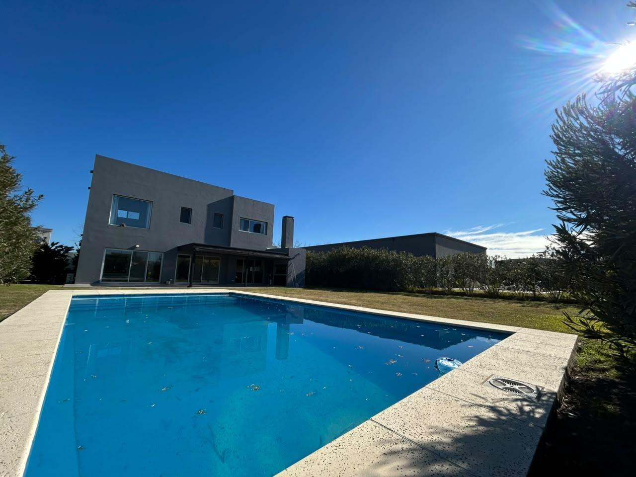 Foto de Casa en Venta - 5 AMB en Cantón - Puerto, imagen 1