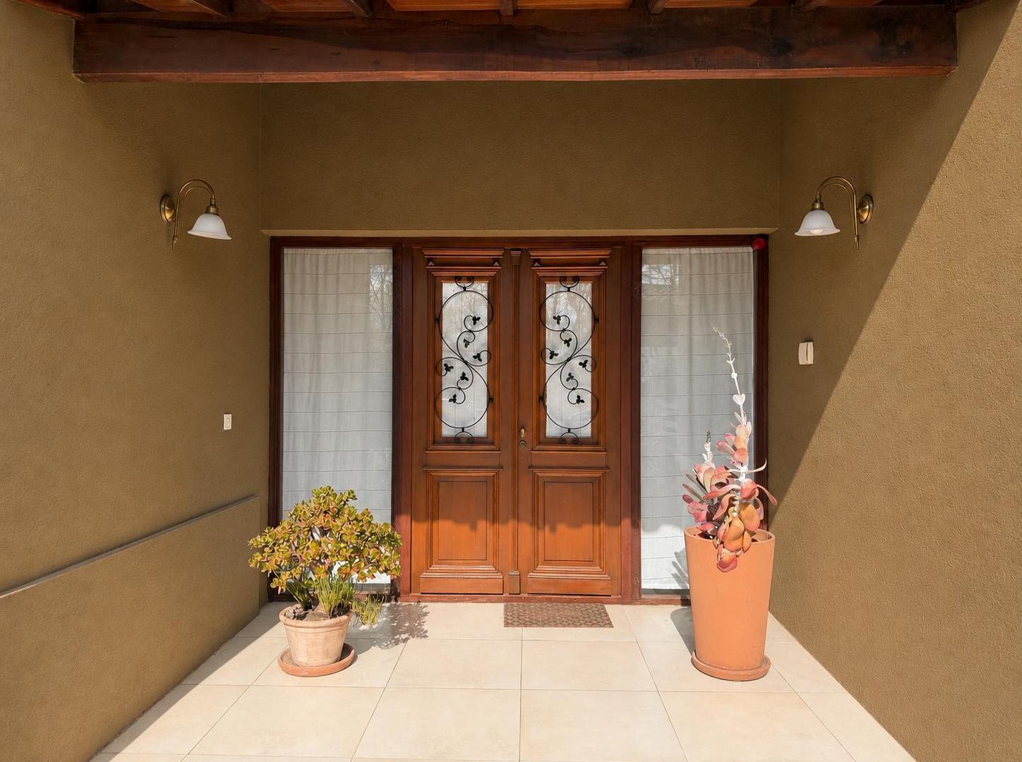Foto de Casa en VENTA a la laguna - Barrio Santa Barbara, imagen 3