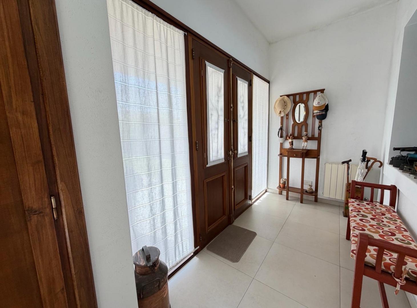 Foto de Casa en VENTA a la laguna - Barrio Santa Barbara, imagen 1