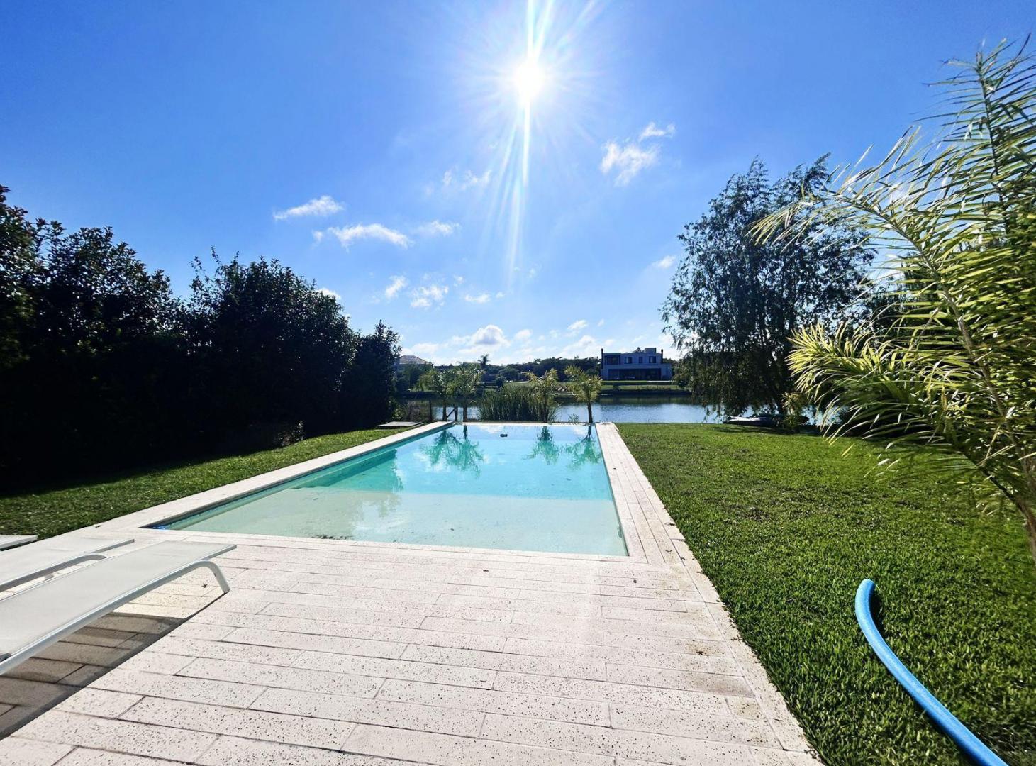 Foto de VENTA EN OPORTUNIDAD CASA SALIDA A LAGUNA CANTON ISLAS Mobiliario, imagen 1