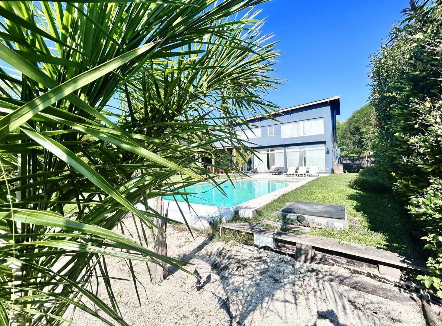 Foto de VENTA EN OPORTUNIDAD CASA SALIDA A LAGUNA CANTON ISLAS Mobiliario, imagen 2