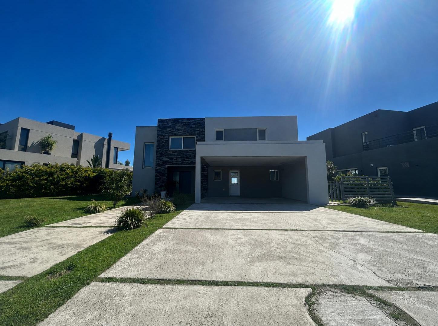 Foto de Casa en venta Orientación Noroeste salida a la laguna en Canton Islas, imagen 1