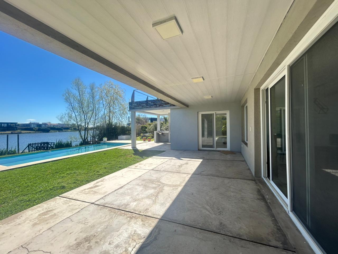 Foto de Casa en venta Orientación Noroeste salida a la laguna en Canton Islas, imagen 2