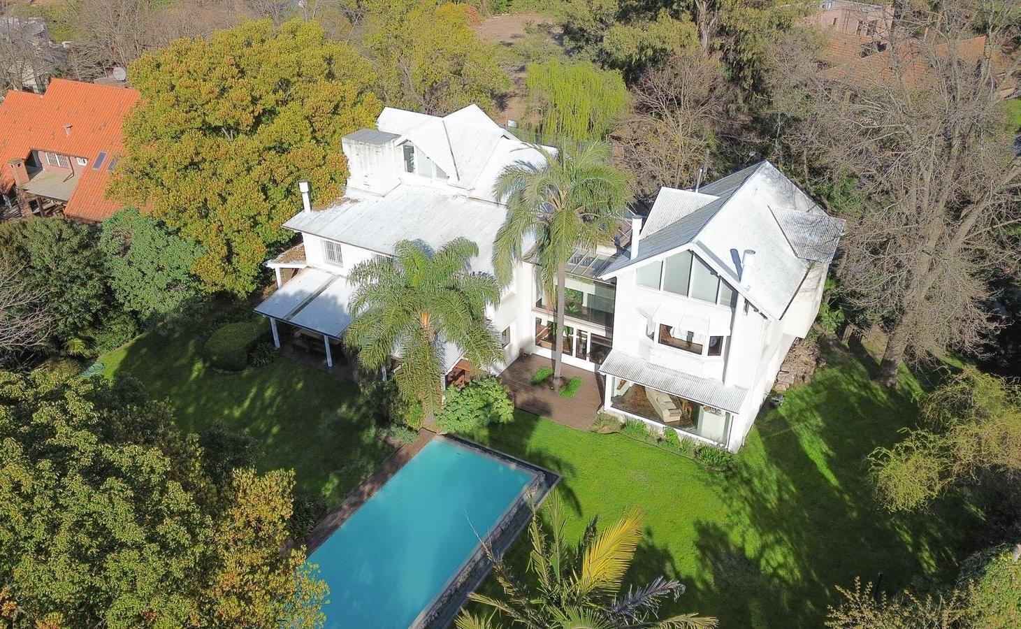 Foto de ESPECTACULAR CASA EN SANTA RITA - 2.400 M² DE LOTE - PILETA CON EFECTO, imagen 5