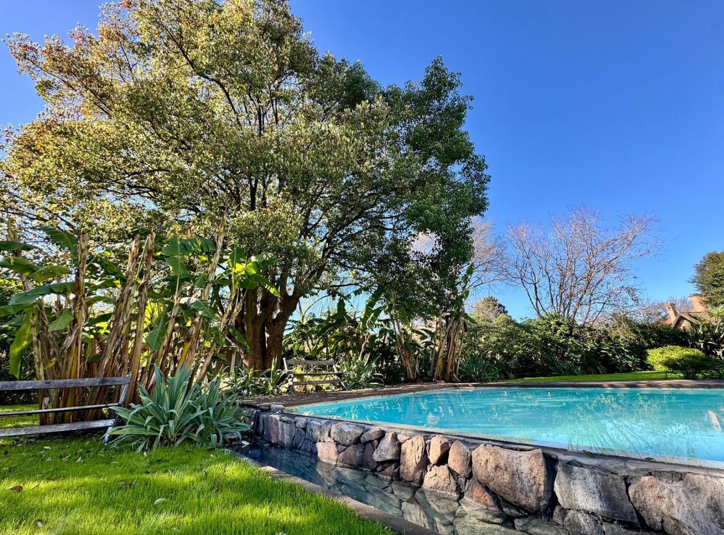 Foto de ESPECTACULAR CASA EN SANTA RITA - 2.400 M² DE LOTE - PILETA CON EFECTO, imagen 2