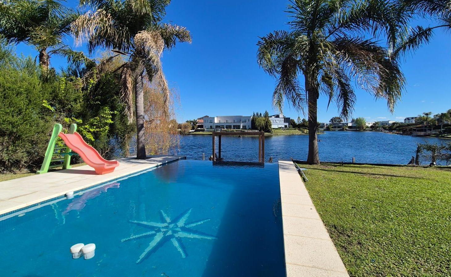 Foto de Bajó de precio - Casa a la laguna, pileta, muelle en Nordelta, imagen 3