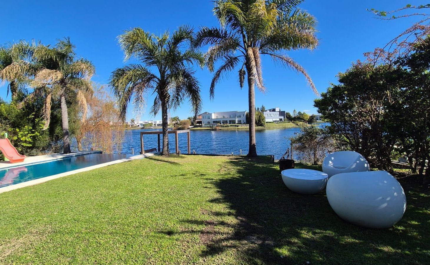 Foto de Bajó de precio - Casa a la laguna, pileta, muelle en Nordelta, imagen 5