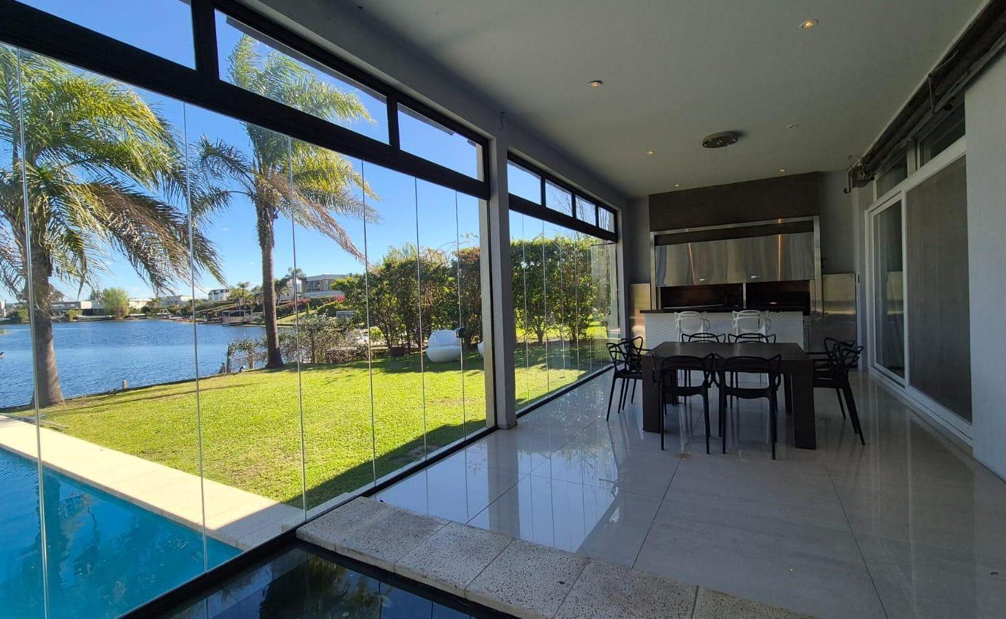 Foto de Bajó de precio - Casa a la laguna, pileta, muelle en Nordelta, imagen 4