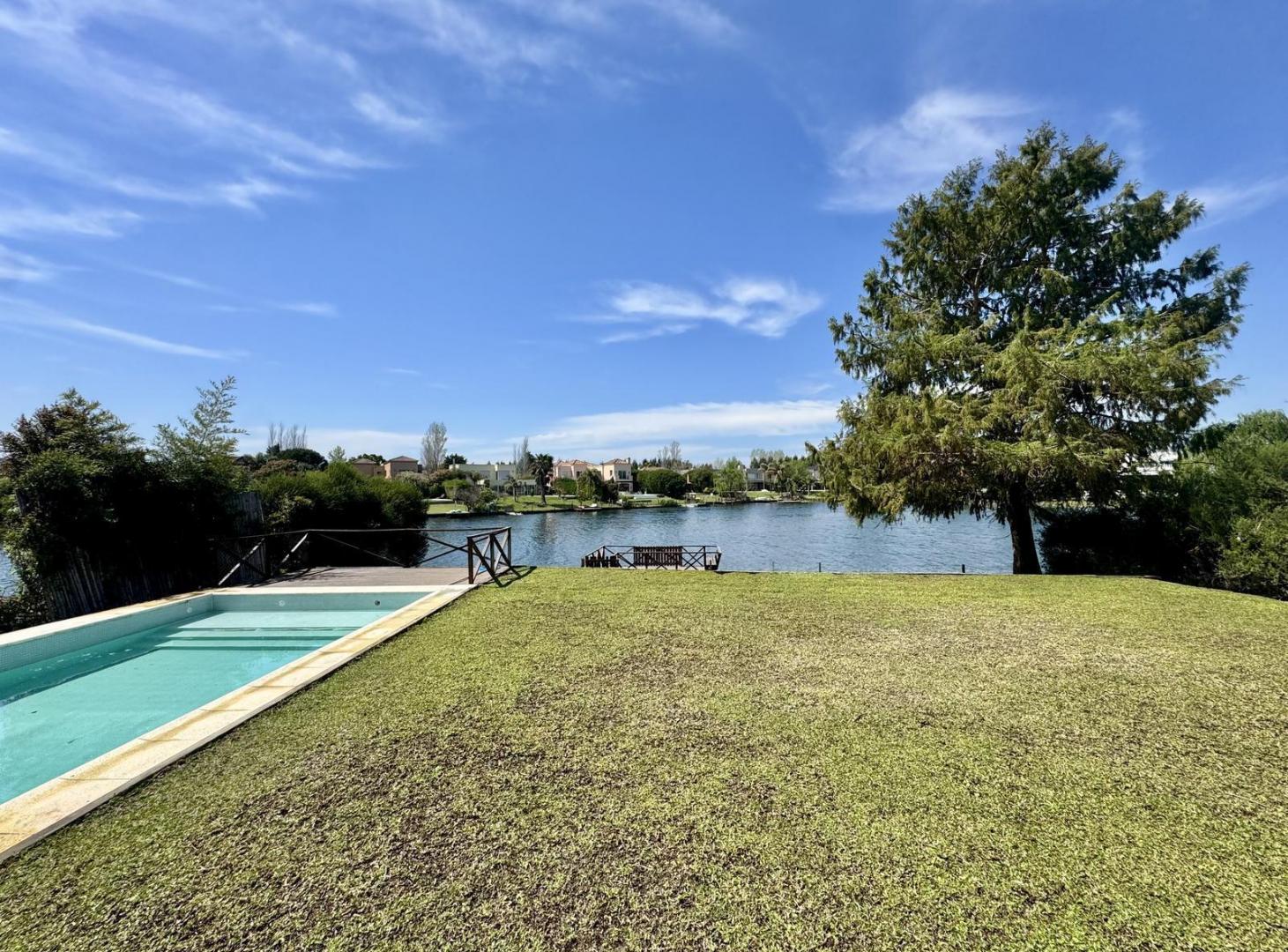 Foto de Casa en Venta a la Laguna | 4 Dormitorios, Pileta y Muelle | Santa, imagen 1