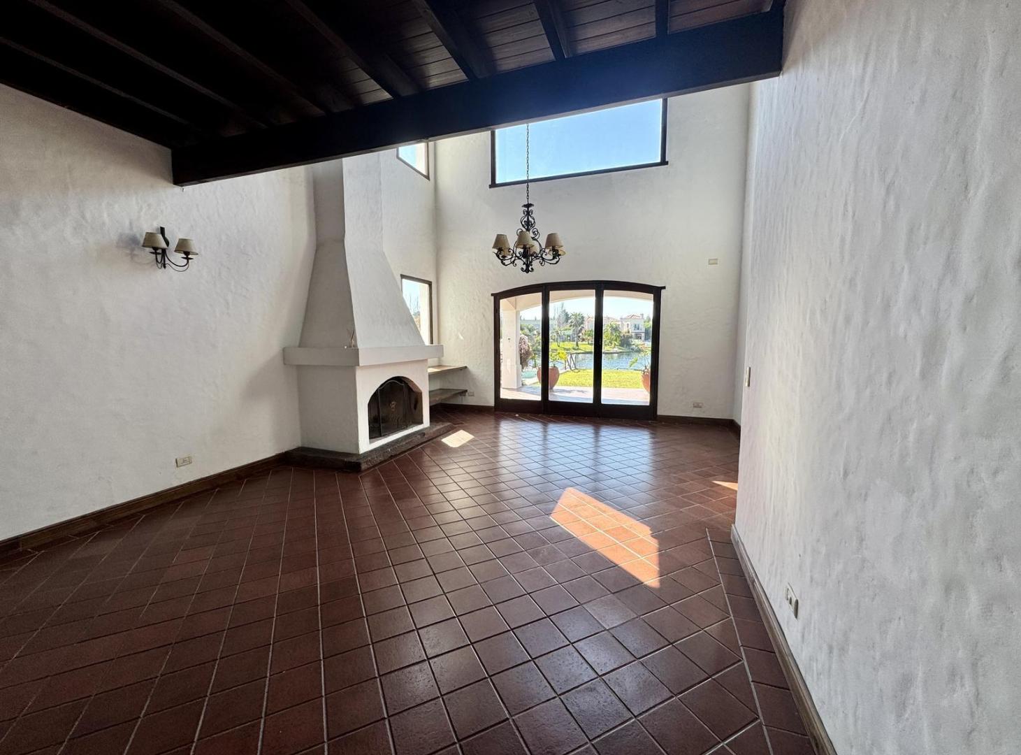 Foto de Casa en Venta a la Laguna | 4 Dormitorios, Pileta y Muelle | Santa, imagen 3