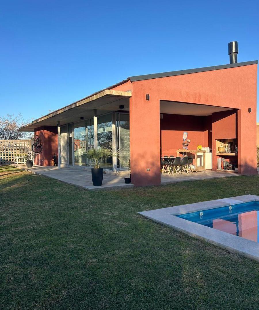 Foto de Casa luminosa en venta con piscina, jardin, parrilla 3 dormitorios, imagen 4