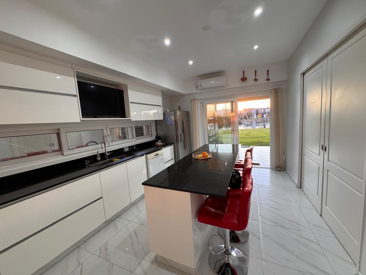 Foto de Casa Premium a la Laguna con Piscina Climatizada y Muelle Propio - El, imagen 4