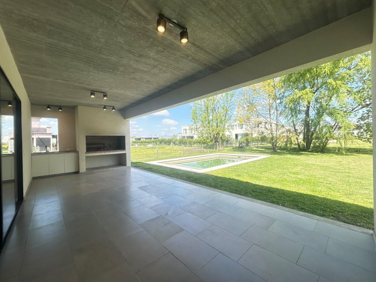Foto de Casa en venta / alquiler El Naudir | Diseño Moderno, Suite y Gran Jardín, imagen 2