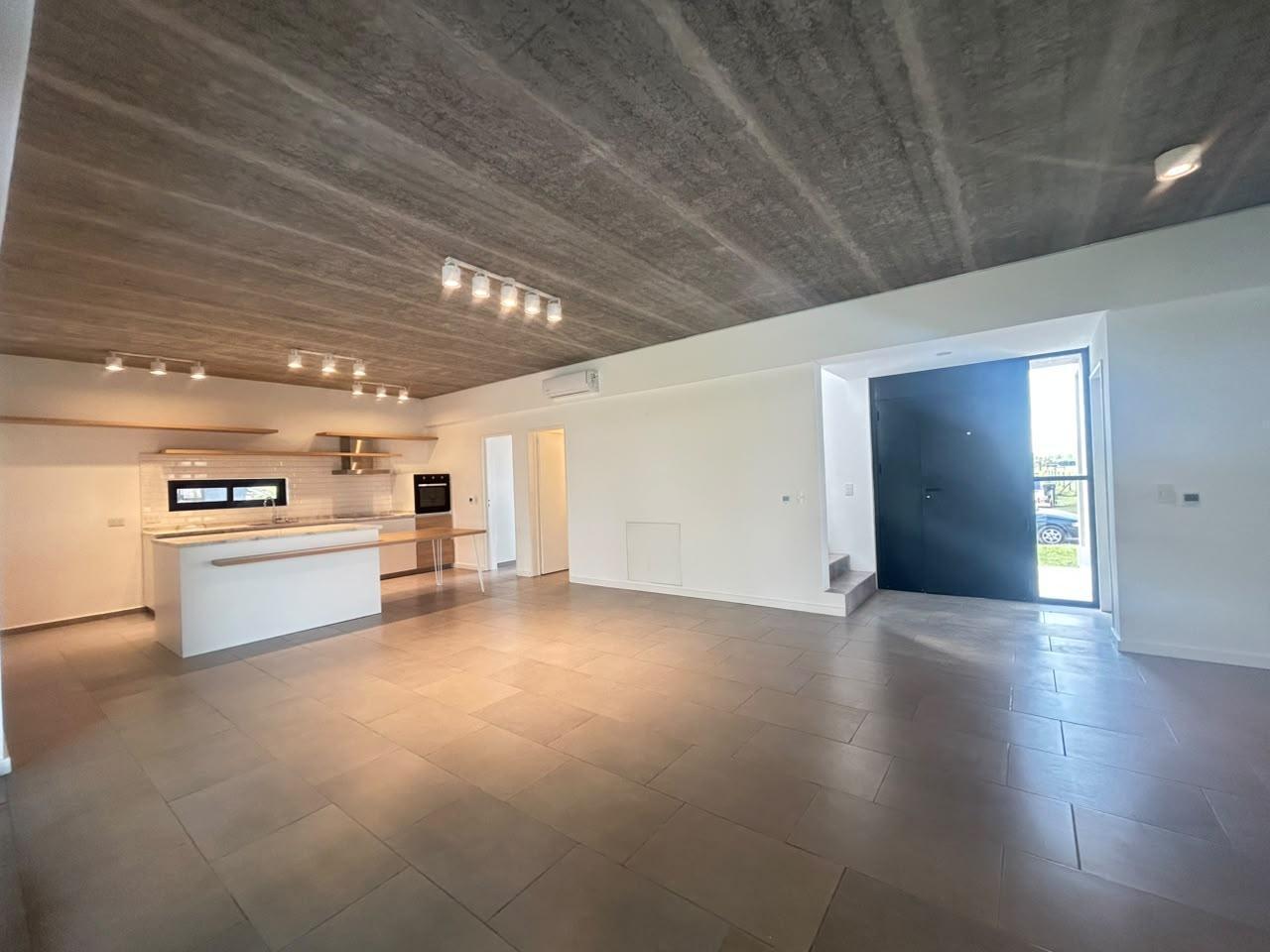 Foto de Casa en venta / alquiler El Naudir | Diseño Moderno, Suite y Gran Jardín, imagen 3