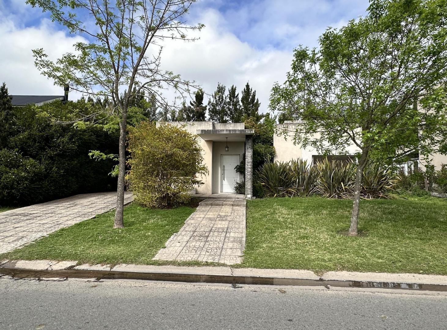 Foto de Casa de 4 ambientes con pileta, imagen 1