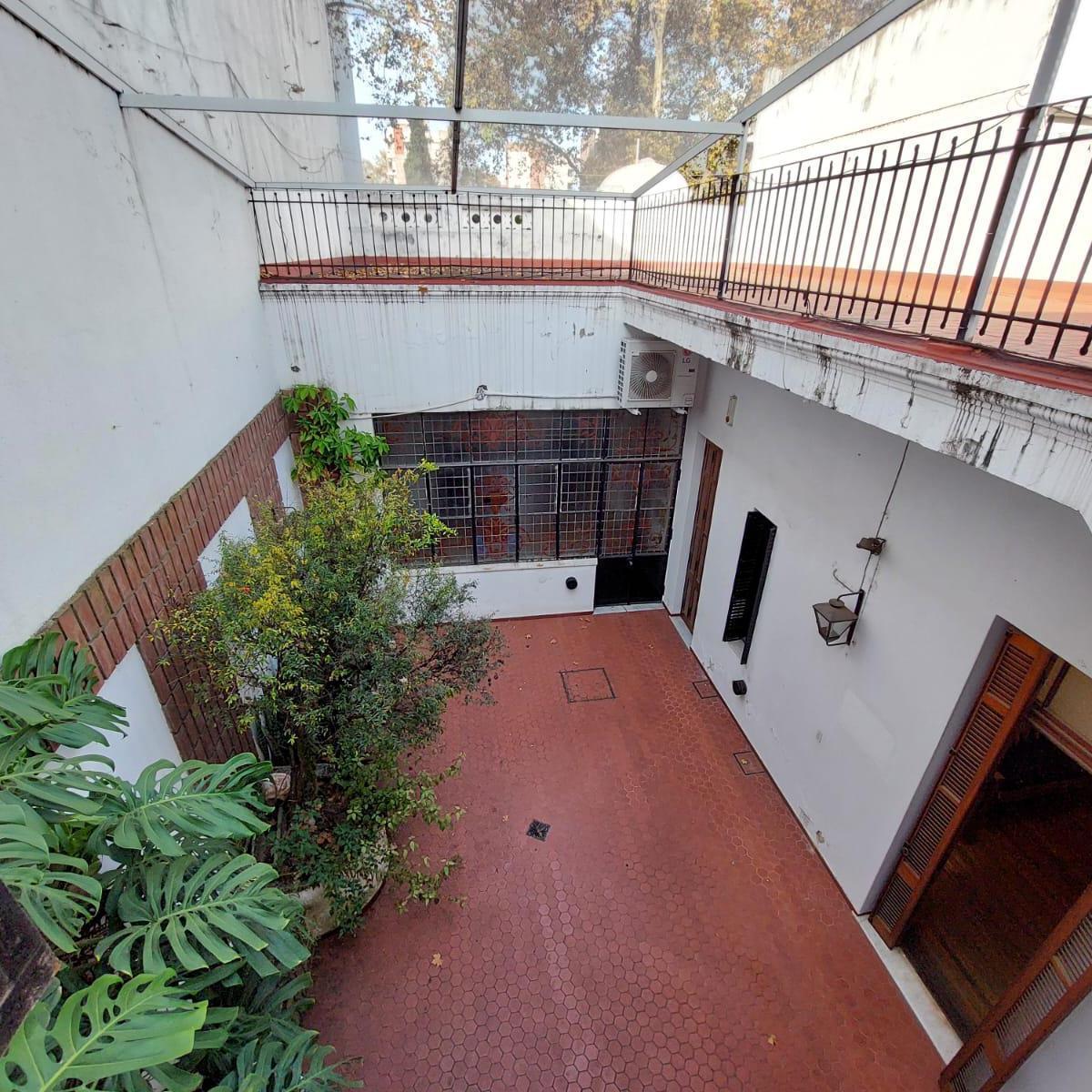 Casa en Venta 4 Dorm. Piscina Zona Lourdes Rosario 2