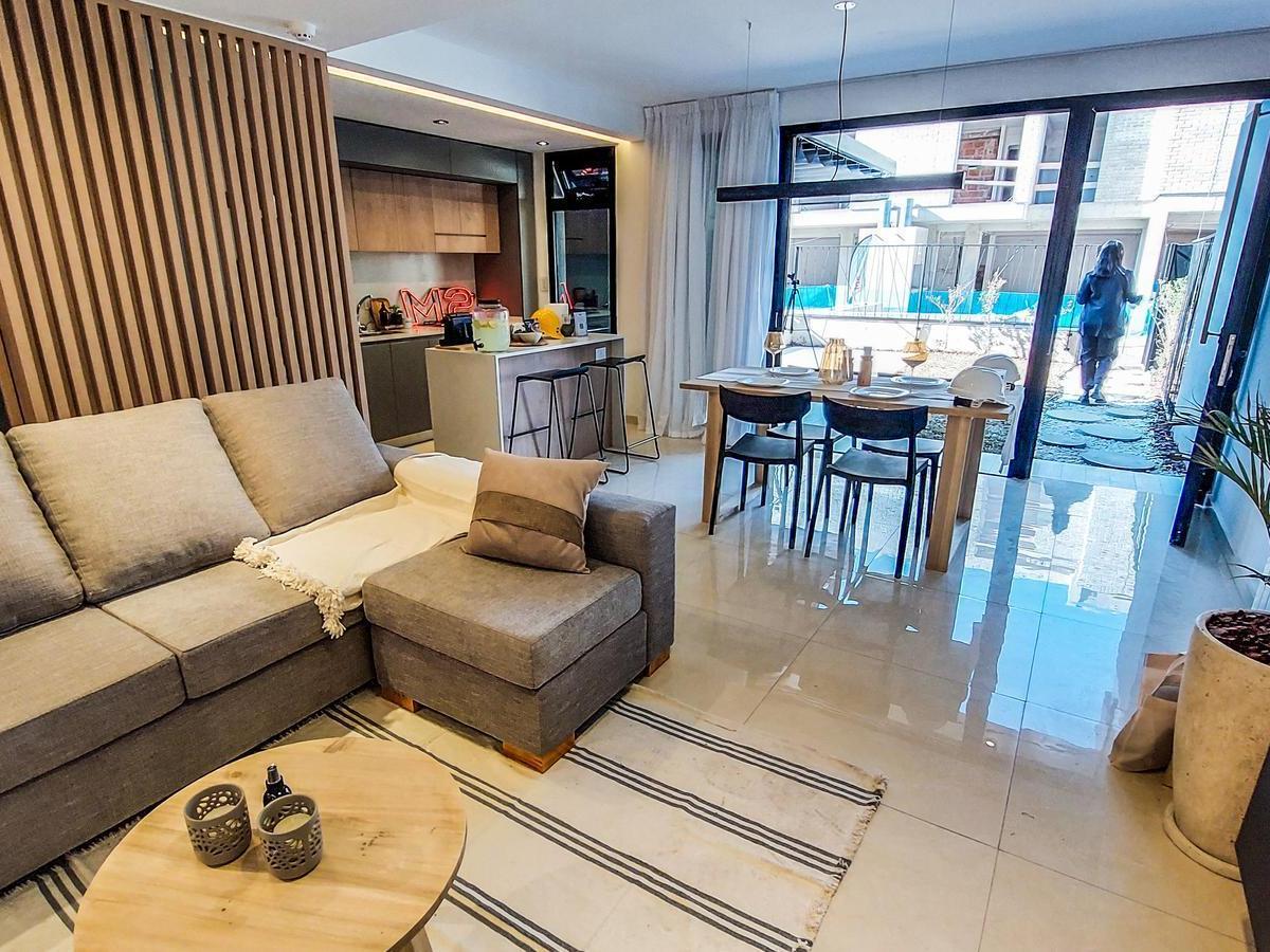 VENTA Casa Fisherton 3 dormitorios con pileta y parrillero