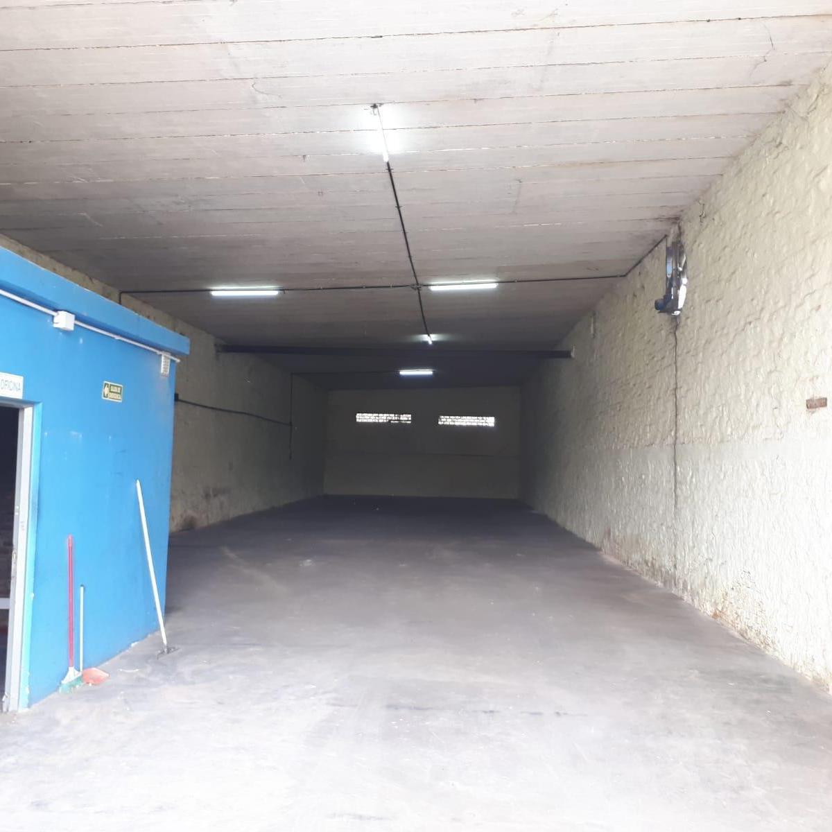 Venta Galpon Deposito Av Circunvalacion 27 de Febrero Apto Camiones Baños Techo Hormigon 4